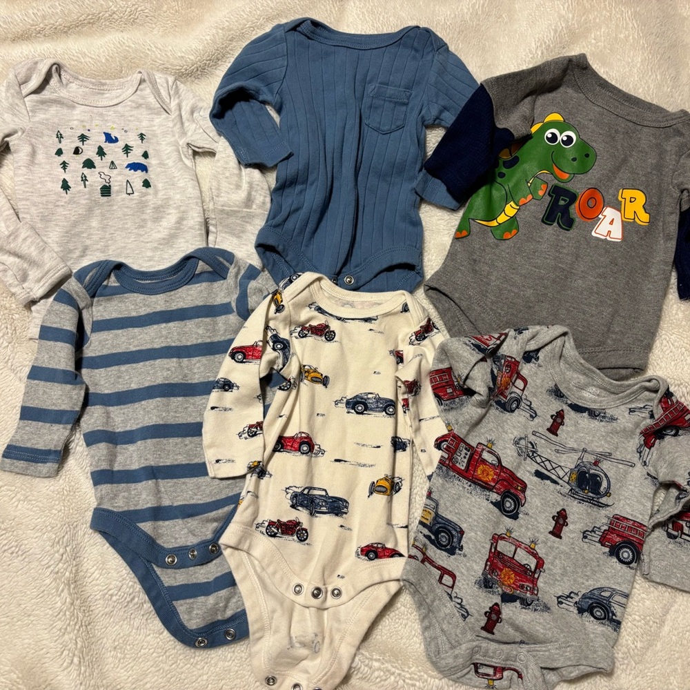 Newborn Lot - 1 outfit, 6 l/s onesie, 1 short sleeve, 1 fleece sleeper